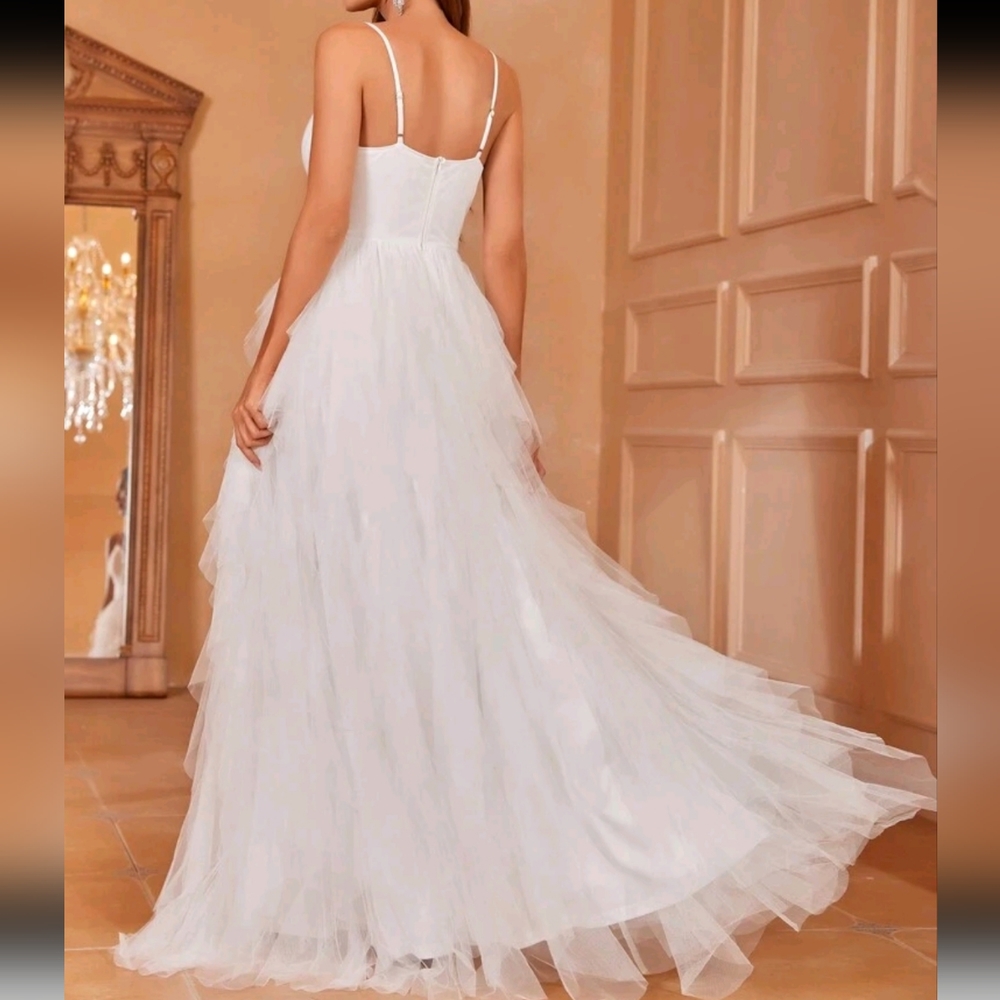 New classic wedding dress with tulle